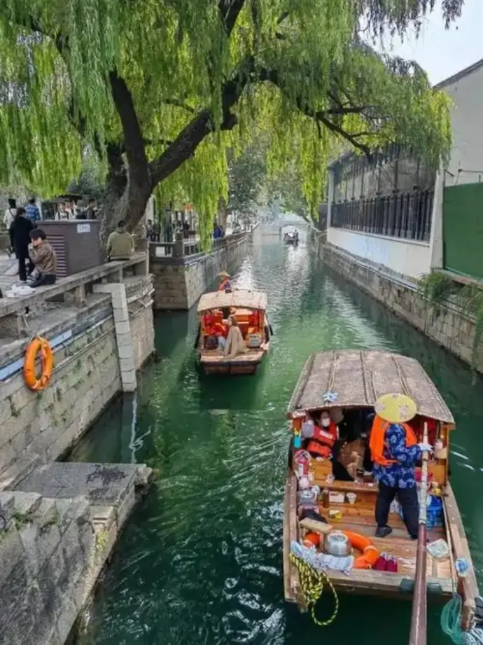 乌篷船