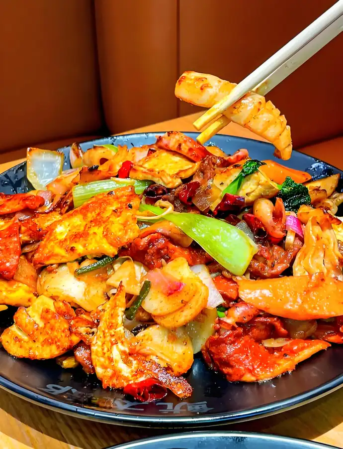 朱家尖南沙美食全攻略:四季海鲜不重样+本地人私藏店铺+避坑技巧,吃到正宗海岛味